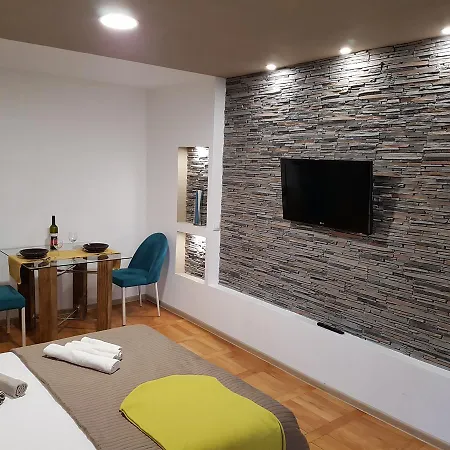 Woodstone Apartment Ploiesti Exterior photo